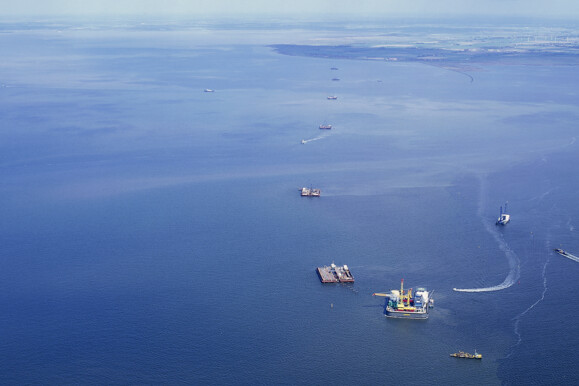 Offshore platforms and vessels working on marine infrastructure, highlighting the need for asset monitoring Offshore platforms and vessels working on marine infrastructure, highlighting the need for asset monitoring