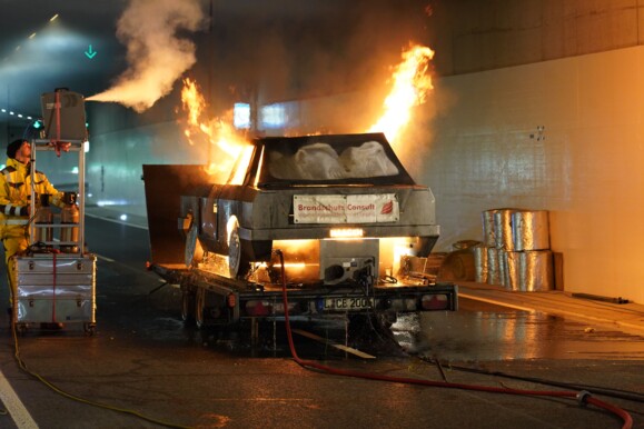 Fire test in tunnel showcasing AP Sensing's early fire detection technology Fire test in tunnel showcasing AP Sensing's early fire detection technology