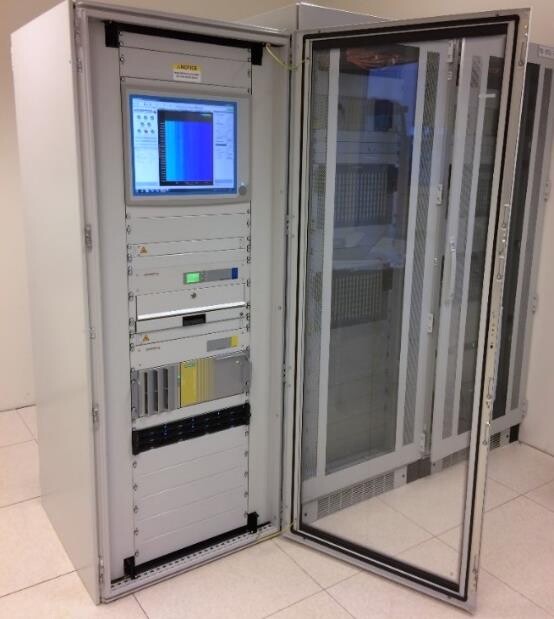 Figure 4 : Fully integrated rack solution with DTS, DAS and SmartVision in the control room AP Sensing DFOS solution rack with display showing sensing data